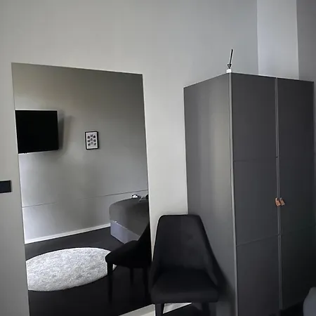 Guest house West